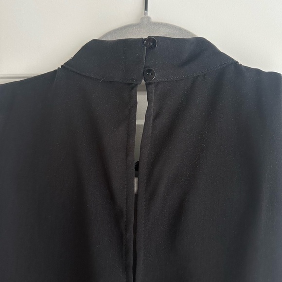 Fringe V-neck blouse. Fun & great quality - Picture 4 of 4